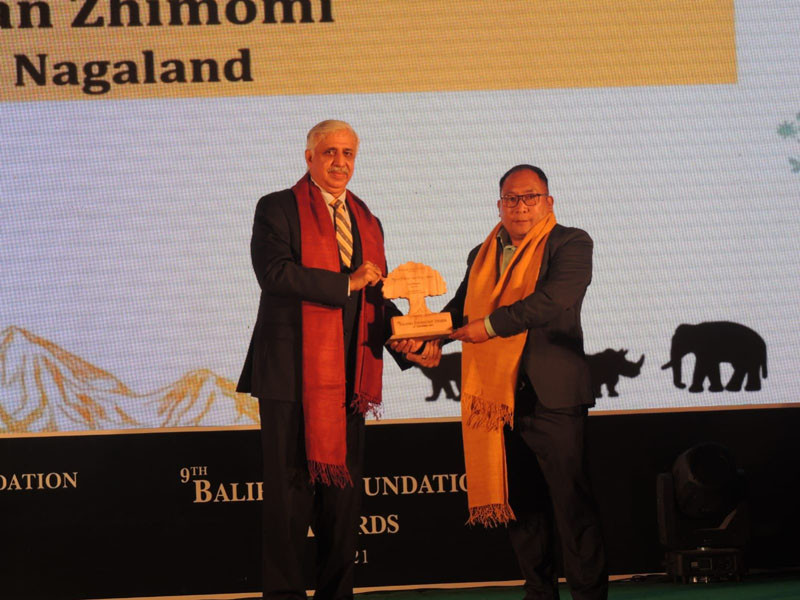 Ivan Zhimomi from Nagaland receives Rural Futures Rewilding Award 2021 during the 9th edition of the Eastern Himalayan Naturenomics™ Forum, the flagship annual event of the Balipara Foundation held at Taj Vivanta, Guwahati.